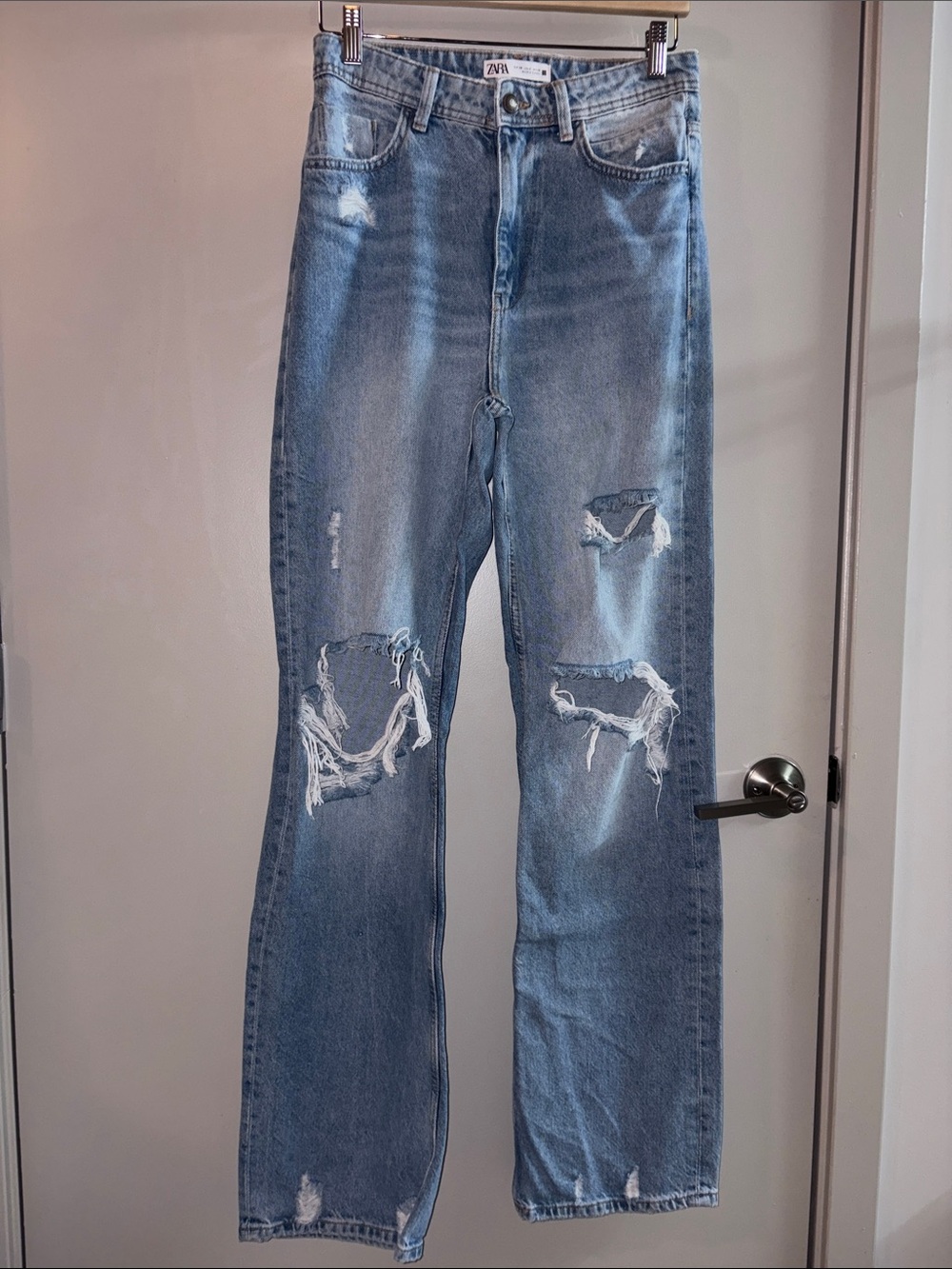 Zara Women's Light Blue Distressed Straight Leg Jeans